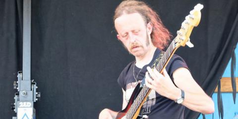 Bassist zoekt band