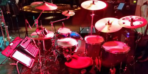 Veelzijdige ervaren drummer zoekt leuke band