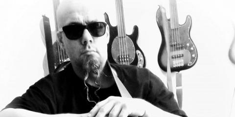Veelzijdige Bassist zoekt coverband regio Rotterdam
