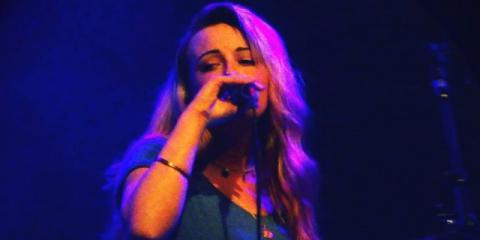 Zangeres zoekt mede-songwriter/band