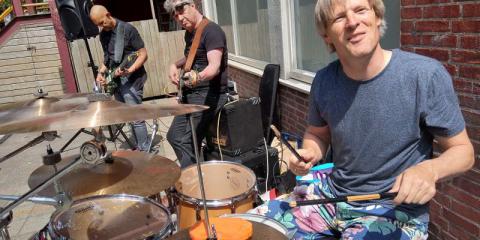 Drummer zoekt gezellige band