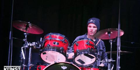 Drummer zoekt band