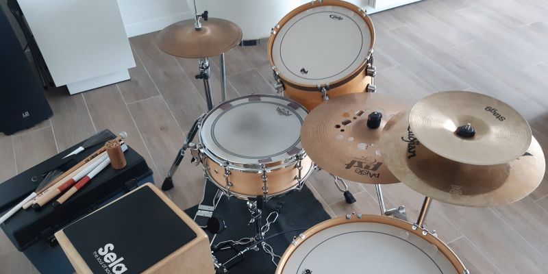Drummer/Percussionist op cajón zoekt band