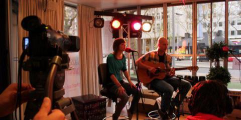 Beginnende gitarist zoekt een Zanger / Zangeres