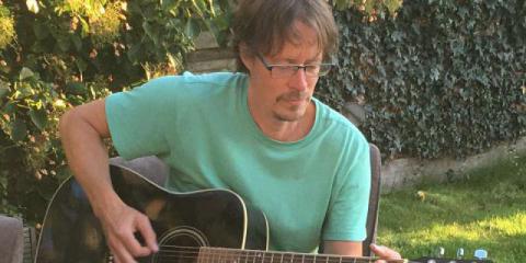 Gezocht: zanger(es) voor opbouwen acoustisch repertoire