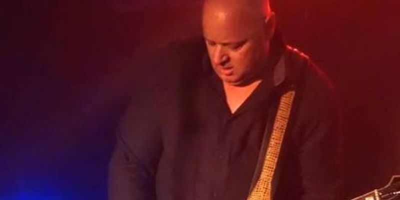 Solo Gitarist uit Tilburg zoekt een pop / rock coverband (half uurtje rijden / 30 km geen probleem)