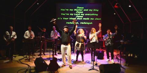 Rotterdamse Praiseband zoekt tenorsaxofonist en achtergrondzangeres (sopraan)