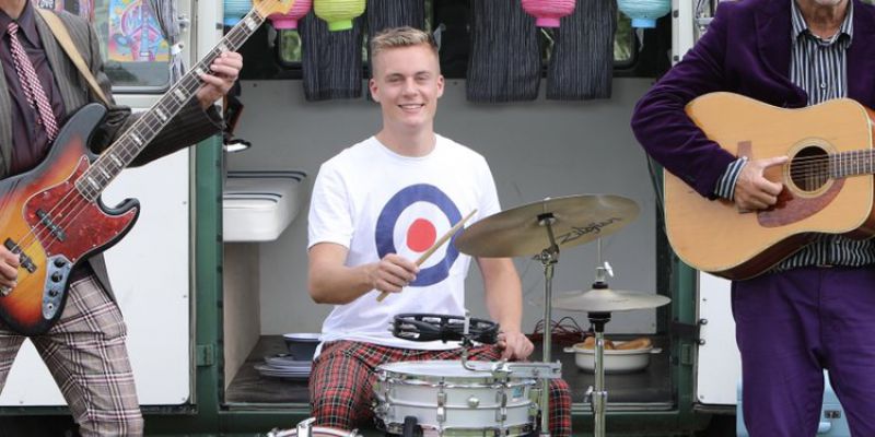 Drummer zoekt toffe band