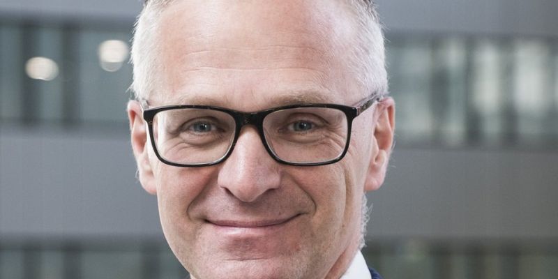 Toetsenist, voor vrolijke dansbare muziek