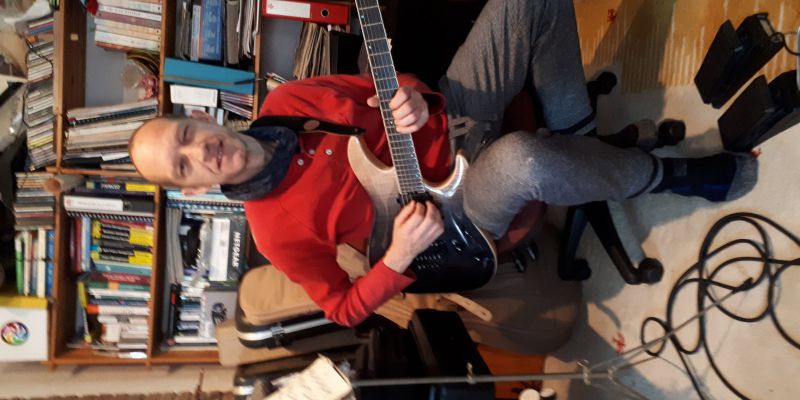 Gitarist zoekt band (Belgie, Nederland)