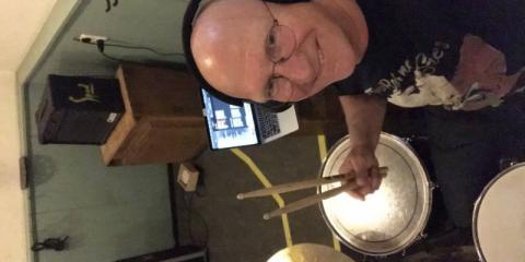 Beginnende drummer (50+, Delft) zoekt gitarist/bas/zanger om 70-ties rock te spelen