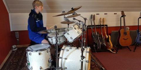 Jong geleerde drummer zoekt band