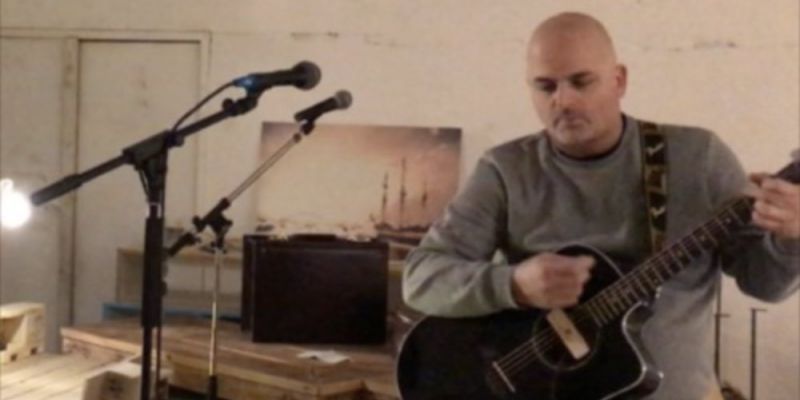 Zanger / Gitarist zoekt (semi) akoestische bassist in Amsterdam