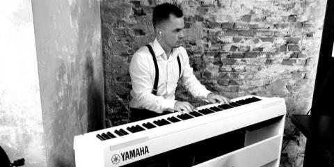 Pianist zoekt zanger/zangeres