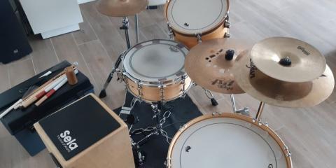 Drummer/Percussionist op cajón zoekt band