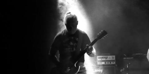 Very experienced guitarist seeking work