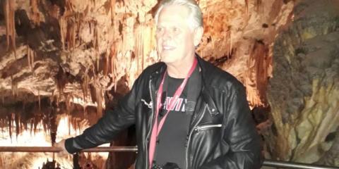 Gitarist / zanger biedt zich aan
