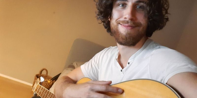 Gitarist zoekt mensen om mee te jammen