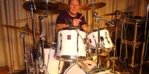 Drummer zoekt gezellige leuke band