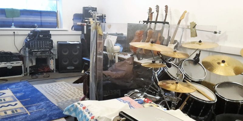 Gitarist(e) en/of Toetsenist(e) gezocht