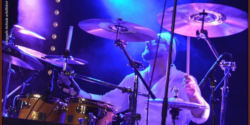 Ervaren semi-prof drummer zoekt...... EEN BAND!