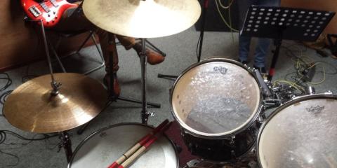 Bassist en zangers(essen) gezocht!