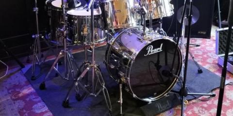 Drummer zoekt band