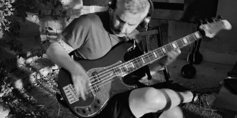 Bassist zoekt serieuze, goedlopende band