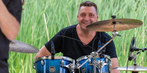 Ervaren drummer zoekt aansluiting bij gezellige band