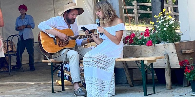 Acoustisch gitarist 36jr (met matige zang- en piano skills) zoekt leuk bandje