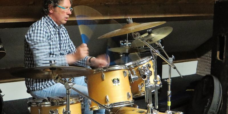 Drummer zoekt een groofy bluesband