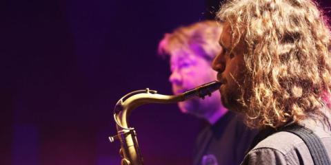 Tenor saxofonist zoekt goed draaiende band (regio Rotterdam)