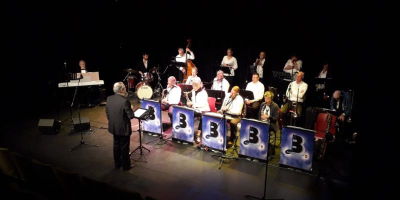 Big Band Bennebroek zoekt een pianist.