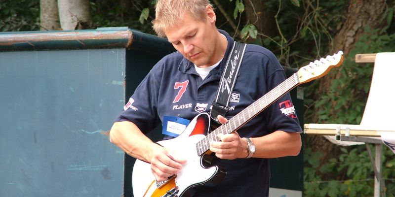 Gitarist zoekt rockband Tilburg e.o.