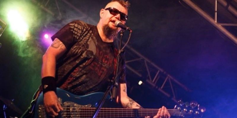 Bassist zoekt rockende band