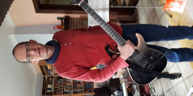 Ervaren gitarist en geschoolde muzikant/songwriter
