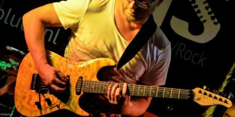 Zanger(es) voor Blues/Rockband gezocht!