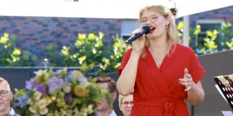 Zangeres (25) zoekt mensen om mee te jammen