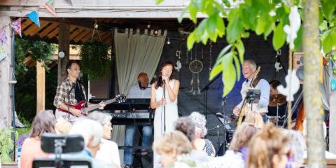 Jazzy drummer en of percussionist gezocht
