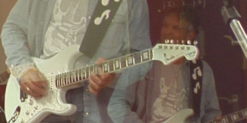 Zanger en of beide toetsenist gezocht tussen de 30 en 70 jaar oud.