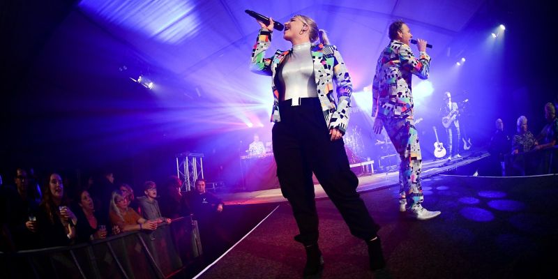 Professionele feestband gezocht