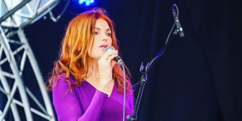 Singer songwriter Claudia Robbens zoekt bluesy toetsenist