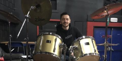 Drummer zoekt band