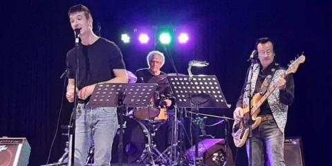 Gitarist/toetsenist gezocht