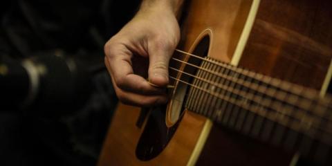 Gitarist (52) zoekt medemuzikanten voor semi-akoestisch bandje.
