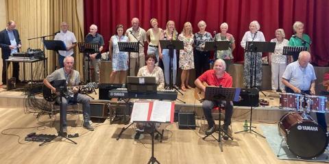 Bassist en slaggitarist gezocht in Arnhem en omgeving