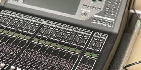 Yamaha QL1 mixer