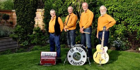 Gezelligheidsband (60+) zoekt gitarist regio Franeker/Leeuwarden.