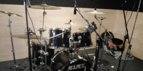 Trio drums/bas/gitaar is op zoek naar een zangeres