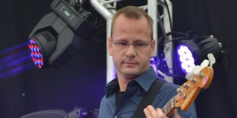 Bassist zoekt Christelijke groep